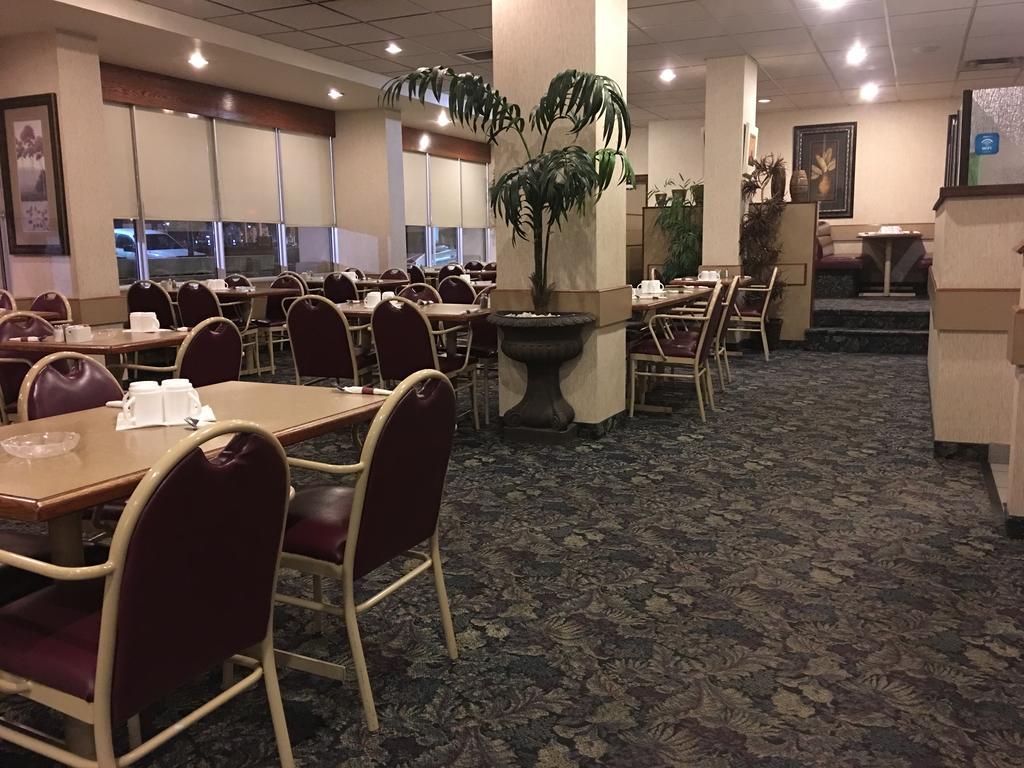 圣艾伯特套房酒店 Saint Albert 外观 照片