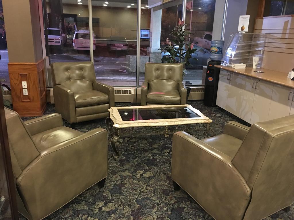 圣艾伯特套房酒店 Saint Albert 外观 照片